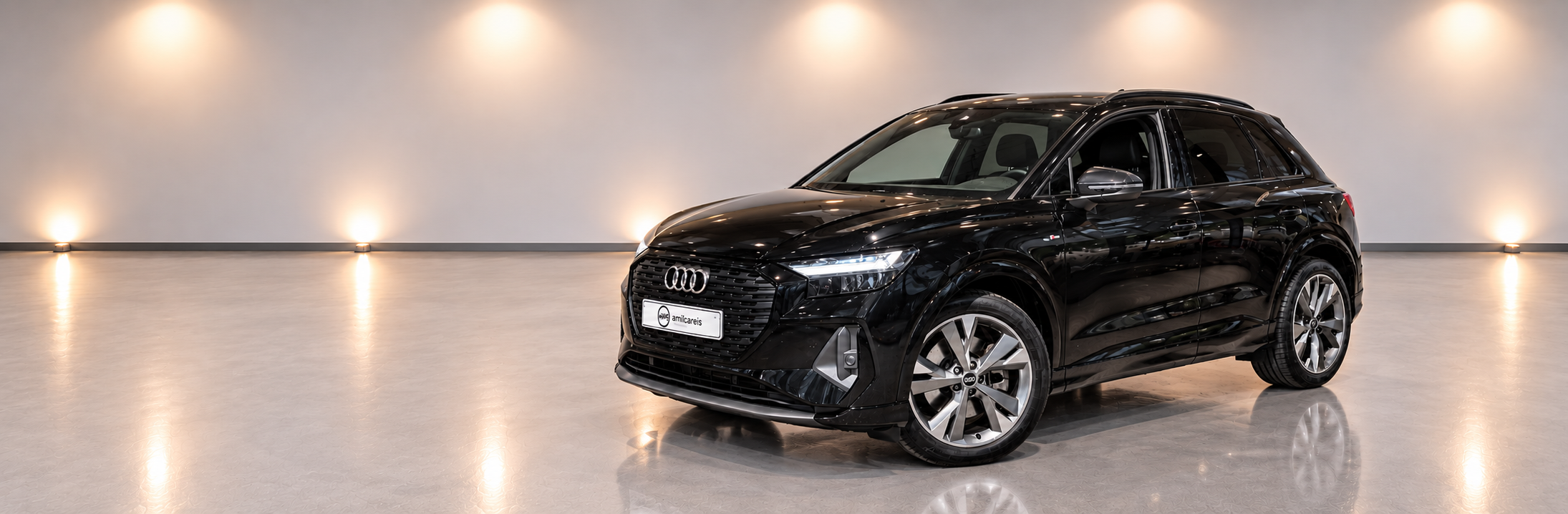 Audi Q4 e-tron<br>o futuro em cada viagem.